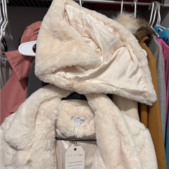 Ivy City Co Cream Faux Fur Willa Coat. NWT - Picture 3 of 3